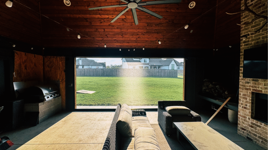 outdoor-living-room-motorized-screen-tulsa-shade-co